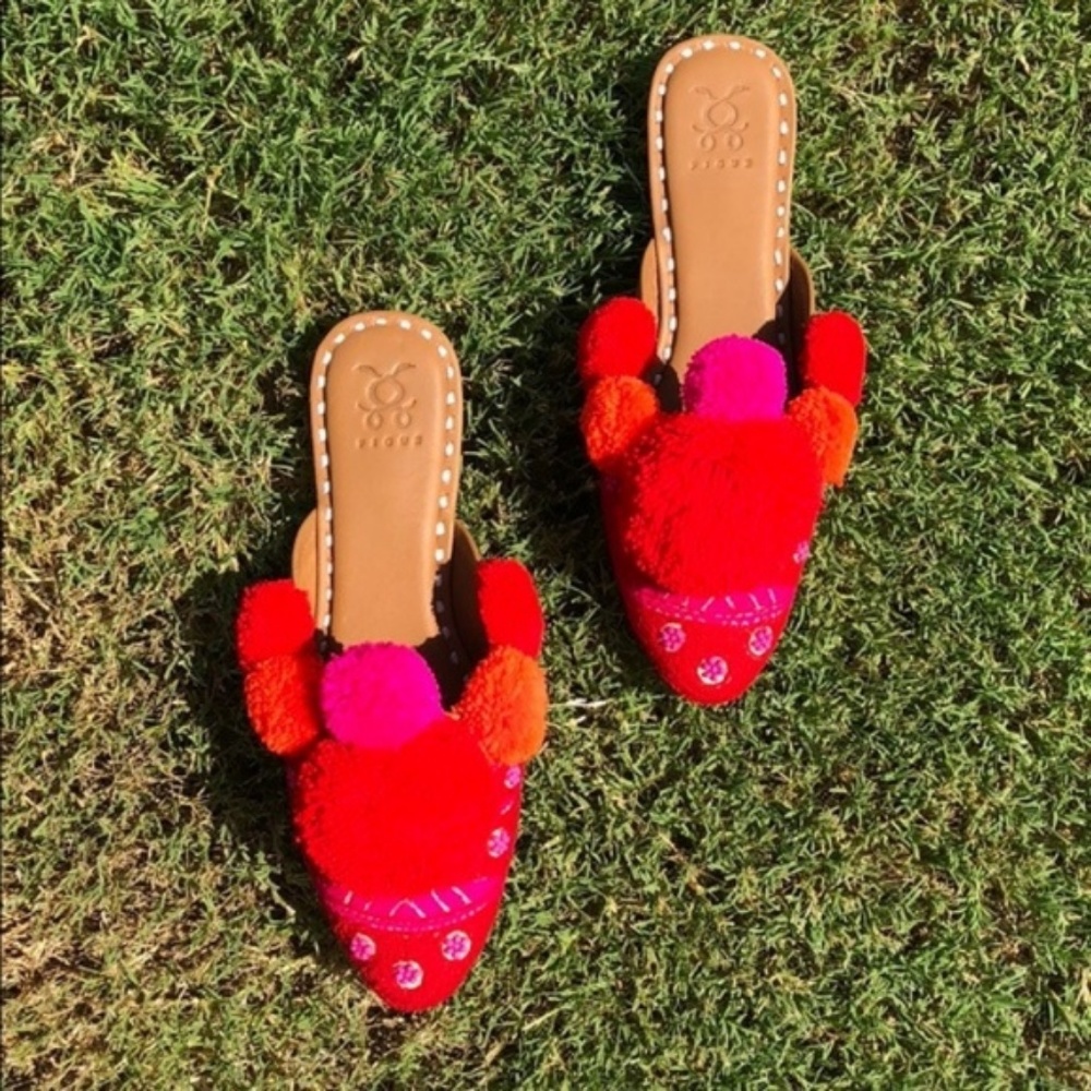 SALE Figue Iris Slide Mule Pointy Toe PomPom Slide - Picture 1 of 8